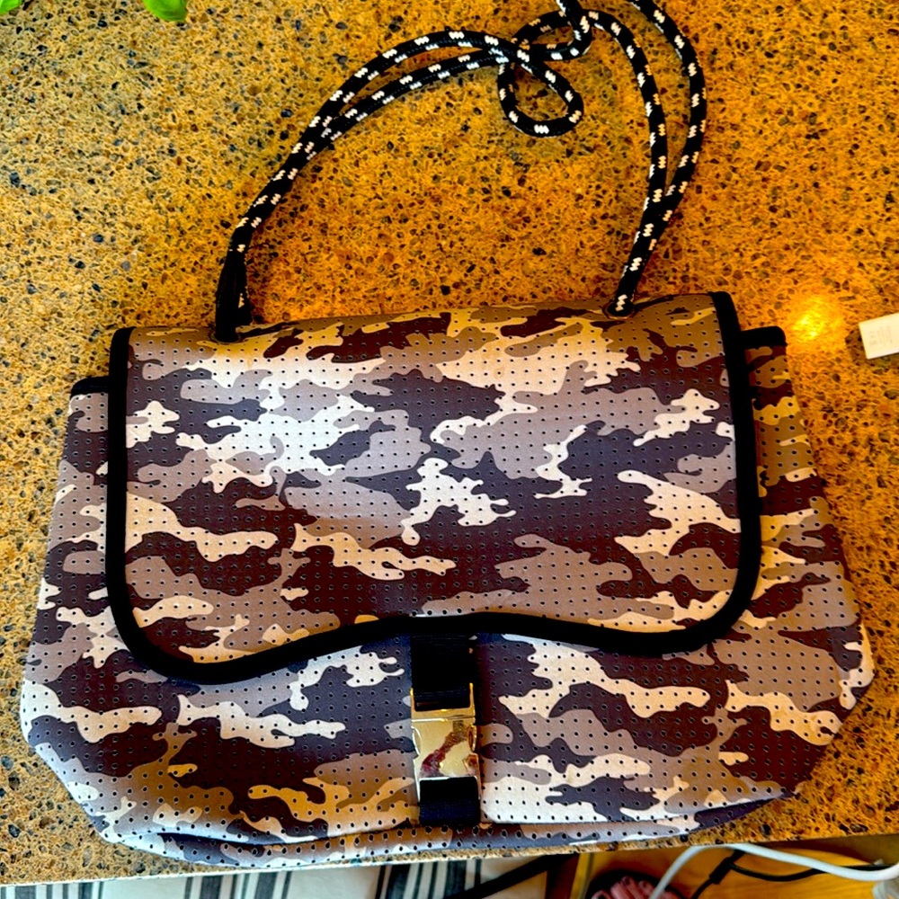 Grey & White Neoprene bag NWOT